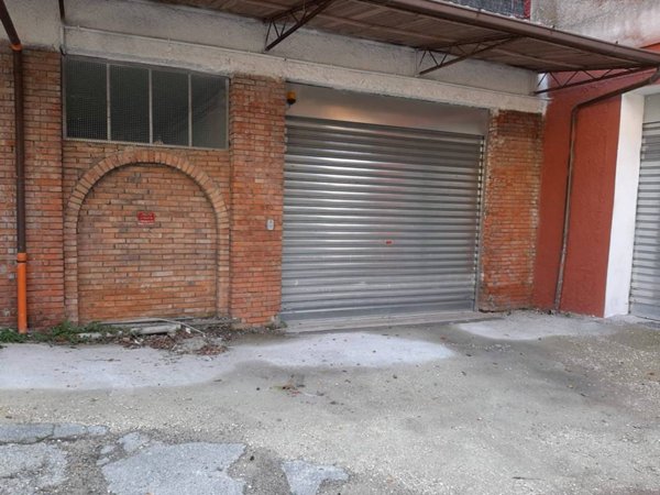 locale commerciale in vendita a Nemi