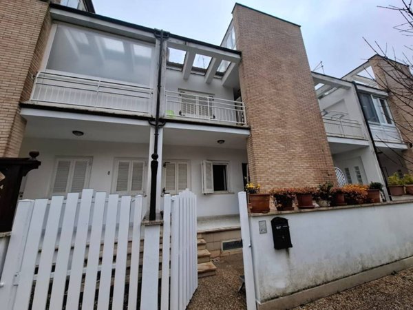 casa indipendente in vendita a Nemi