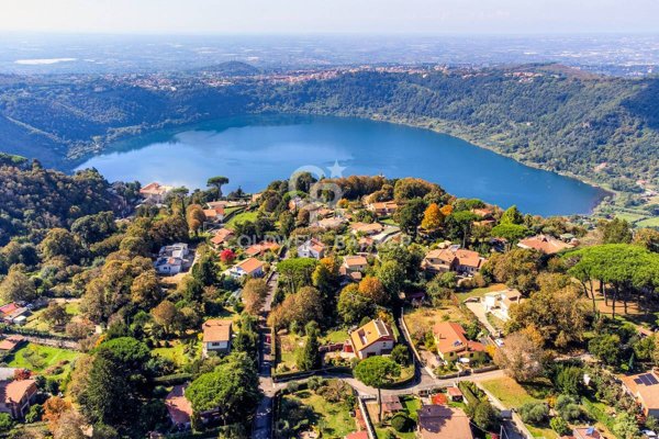 casa indipendente in vendita a Nemi in zona Parco dei Lecci