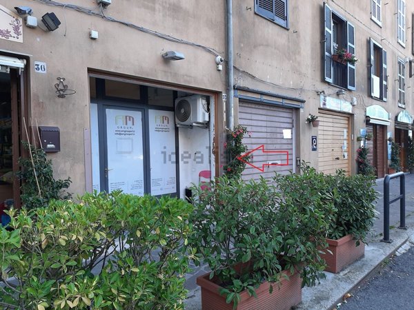 locale commerciale in vendita a Nemi in zona Parco dei Lecci