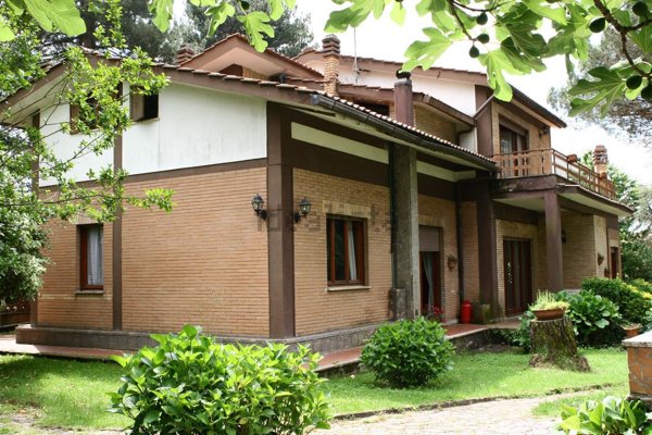 casa indipendente in vendita a Nemi