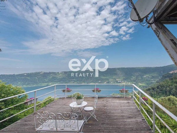 casa indipendente in vendita a Nemi