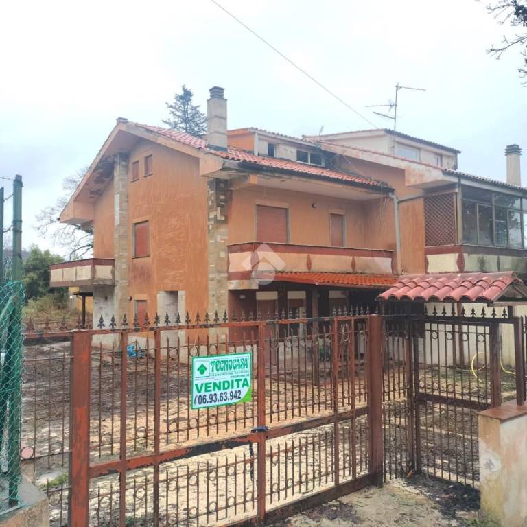casa indipendente in vendita a Nemi in zona Parco dei Lecci