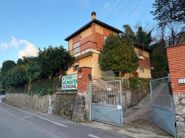 casa indipendente in vendita a Nemi