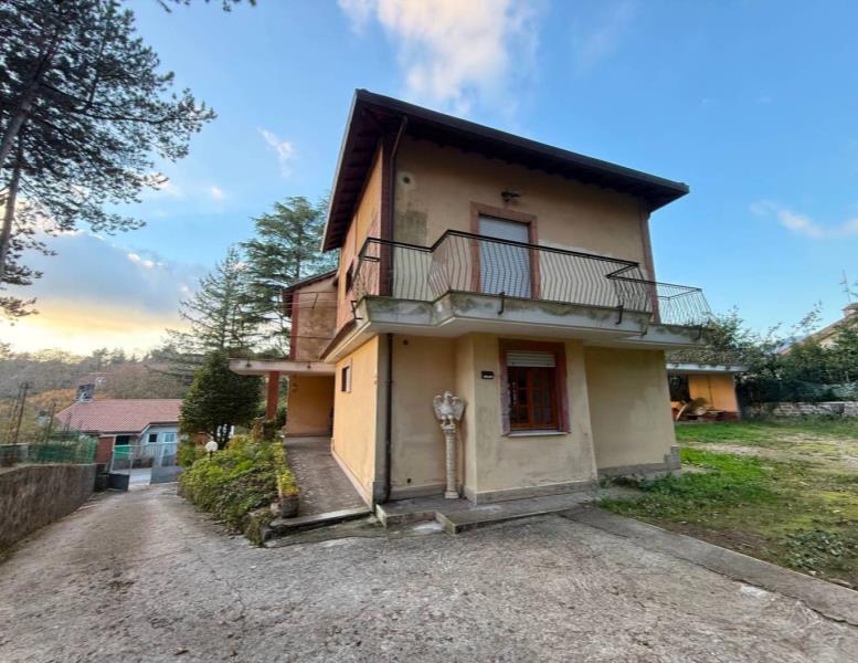 casa indipendente in vendita a Nemi in zona Parco dei Lecci