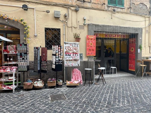 locale commerciale in vendita a Nemi