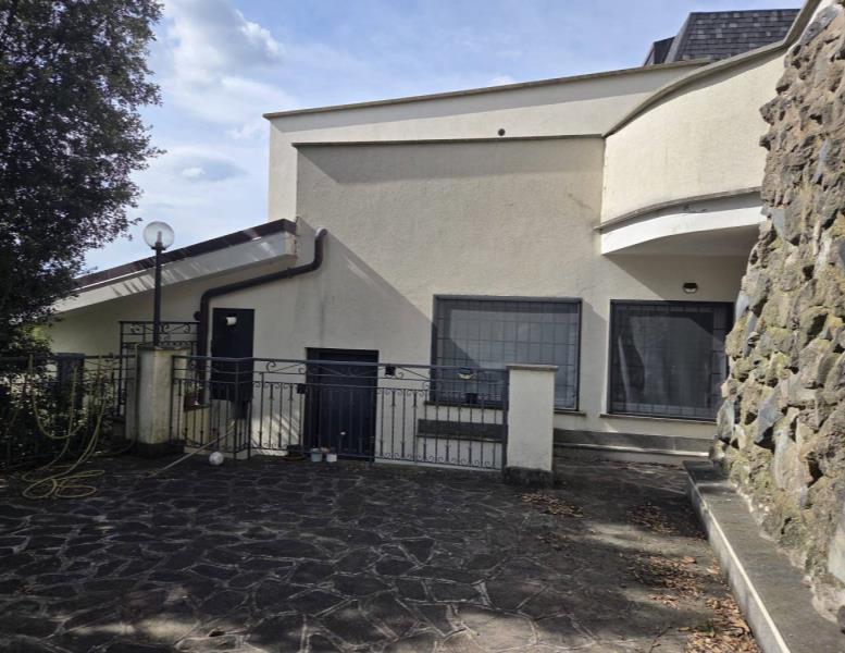 casa indipendente in vendita a Nemi