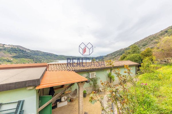 casa indipendente in vendita a Nemi