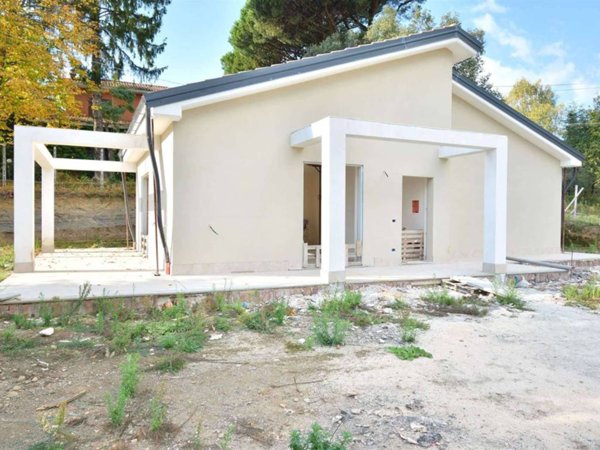 casa indipendente in vendita a Nemi in zona Parco dei Lecci