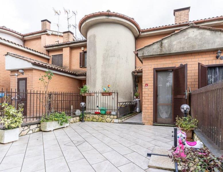 casa indipendente in vendita a Nemi
