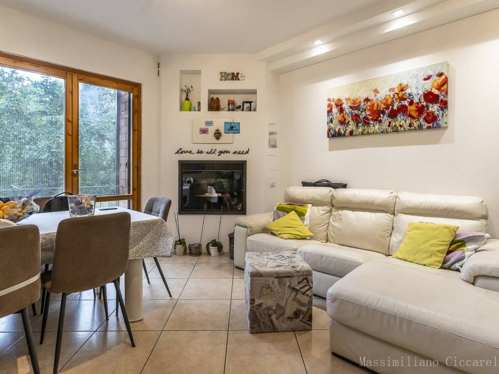 casa indipendente in vendita a Nemi in zona Parco dei Lecci