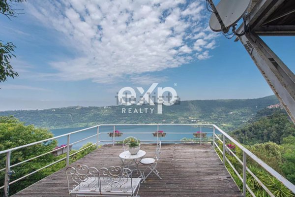 casa indipendente in vendita a Nemi