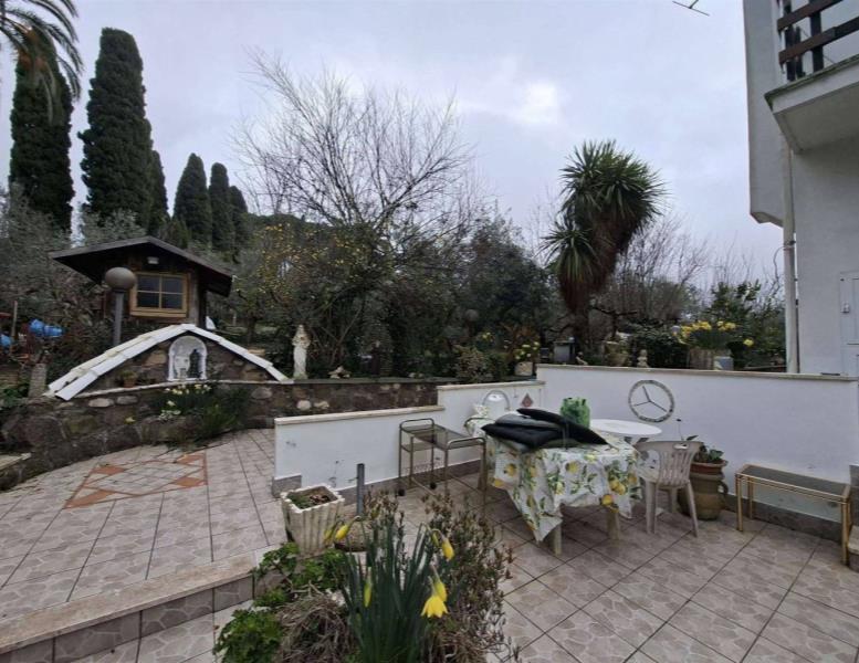 casa indipendente in vendita a Nemi