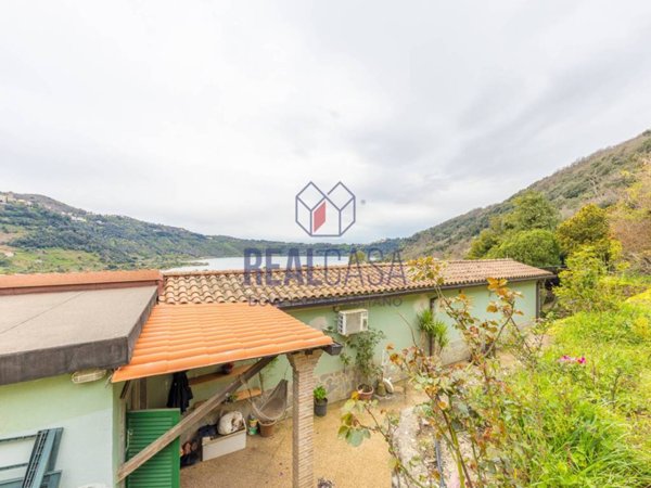 casa indipendente in vendita a Nemi