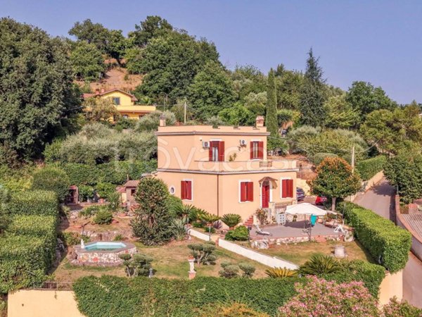 casa indipendente in vendita a Nemi