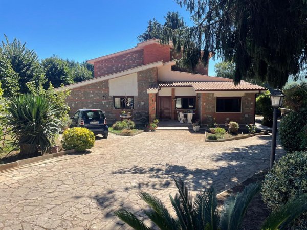 casa indipendente in vendita a Nemi in zona Parco dei Lecci