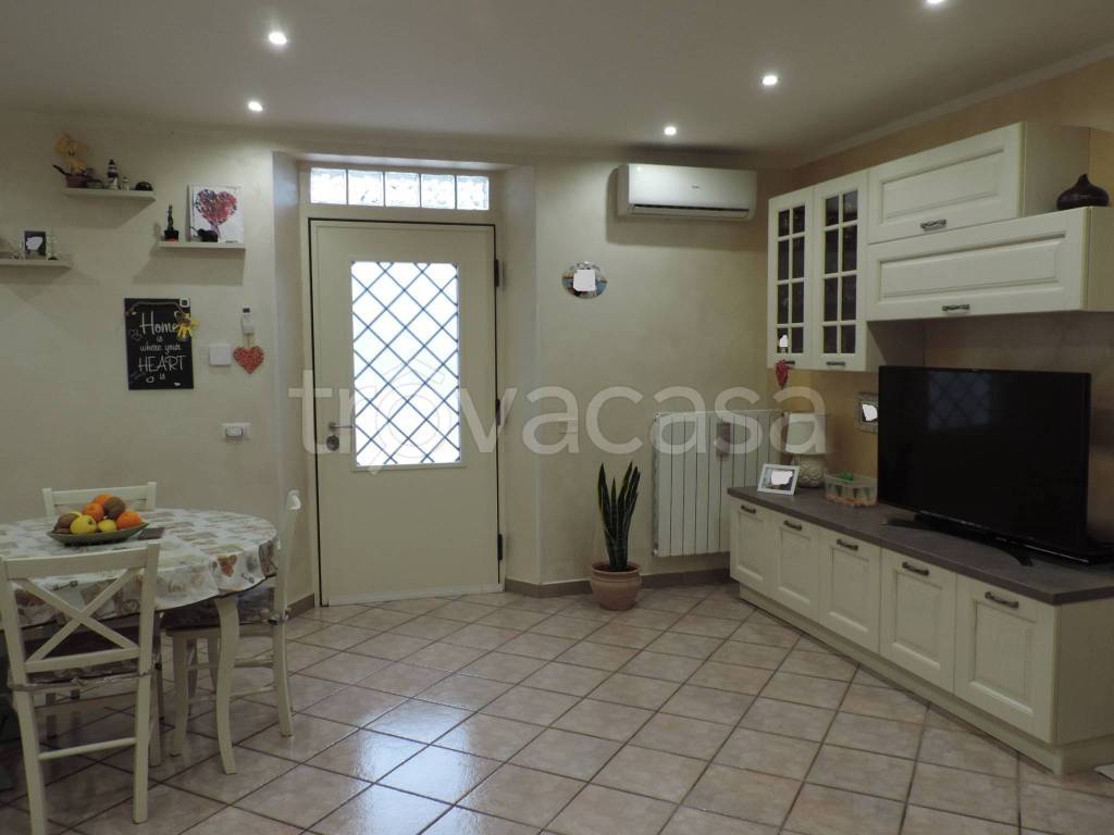 appartamento in vendita a Nerola in zona Acquaviva