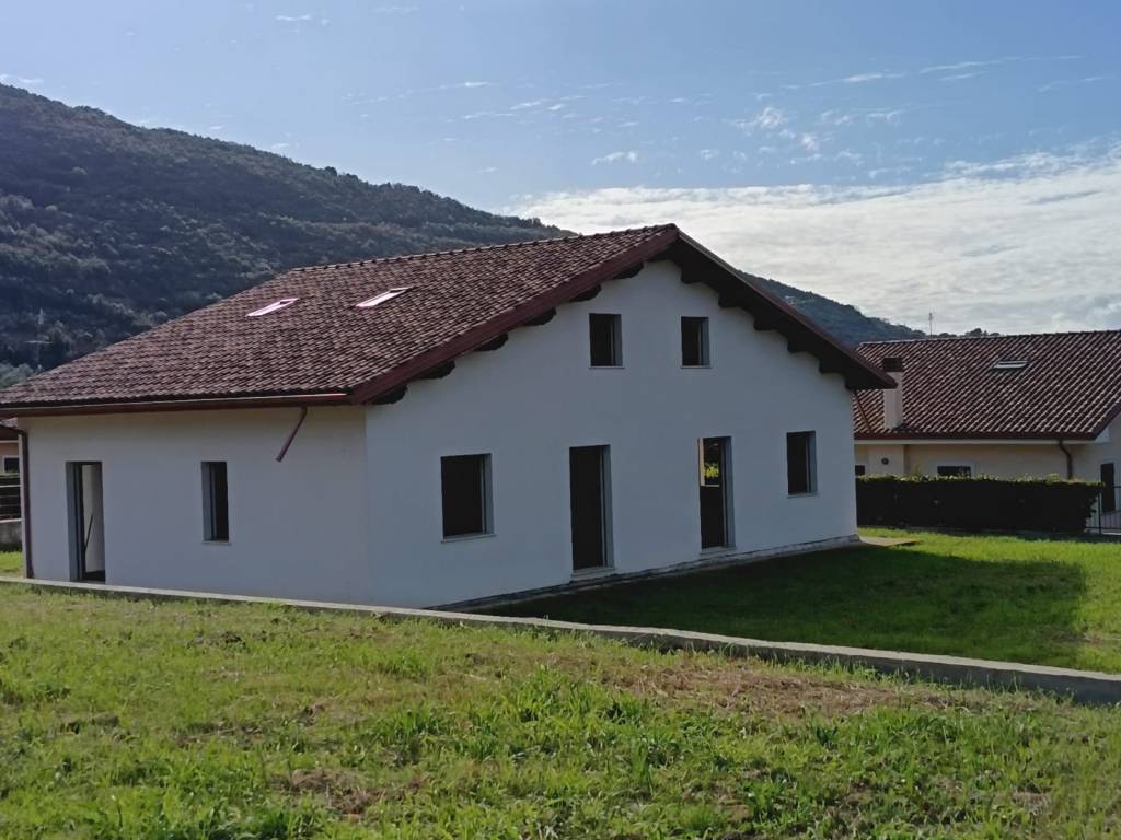casa indipendente in vendita a Nerola in zona Acquaviva