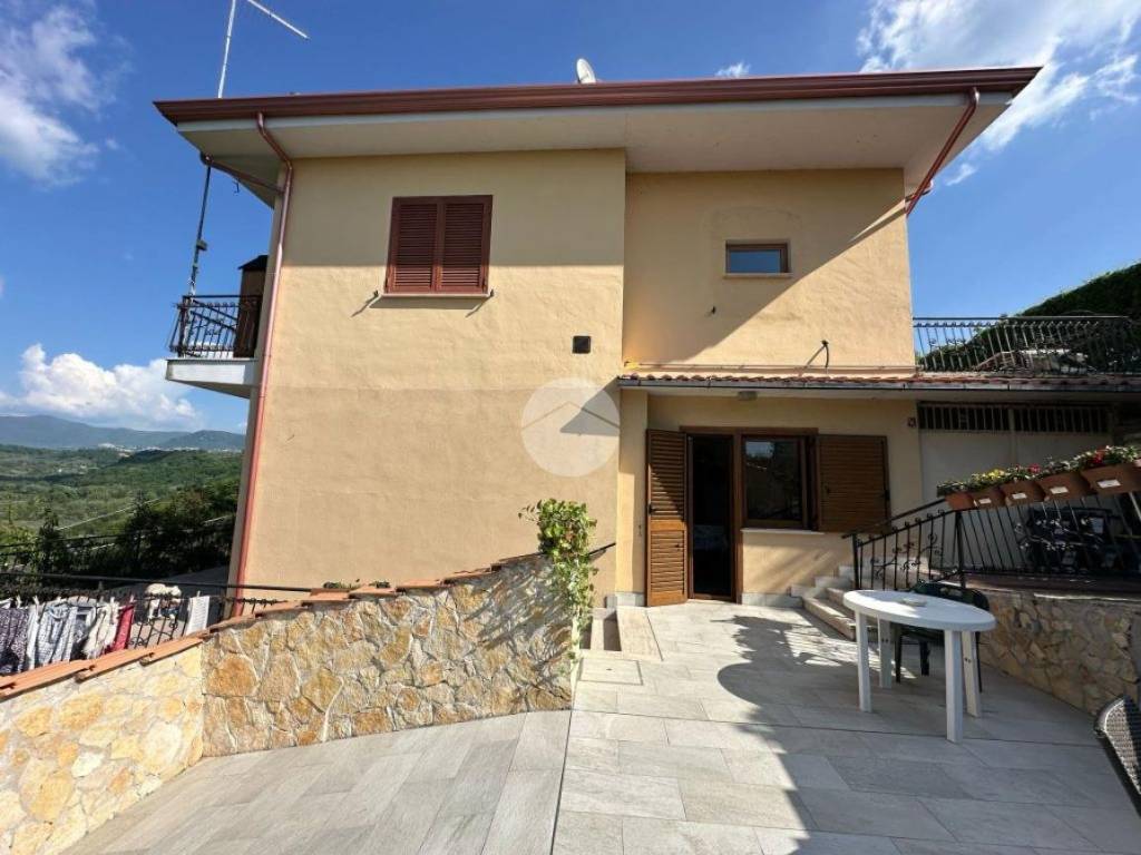 casa indipendente in vendita a Nerola in zona Acquaviva