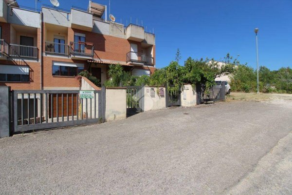 casa indipendente in vendita a Nerola in zona Acquaviva
