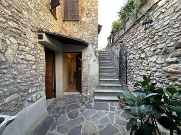 casa indipendente in vendita a Nerola