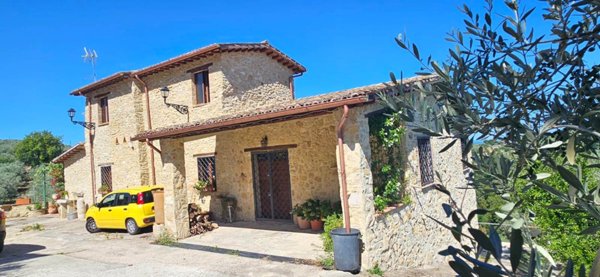 casa indipendente in vendita a Nerola in zona Acquaviva