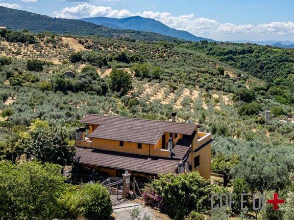 casa indipendente in vendita a Nerola