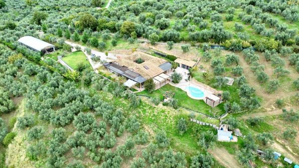 casa indipendente in vendita a Nerola