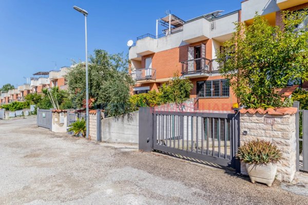 casa indipendente in vendita a Nerola