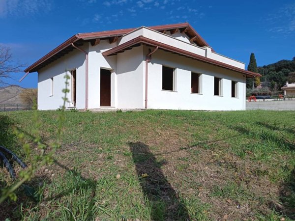 casa indipendente in vendita a Nerola in zona Acquaviva