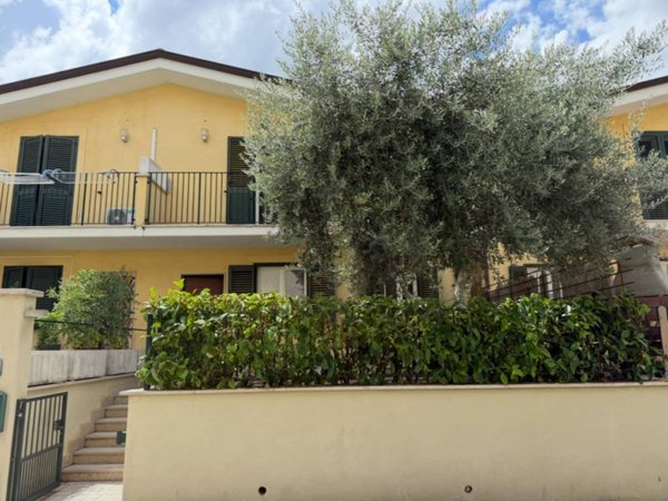 casa indipendente in vendita a Nerola in zona Acquaviva