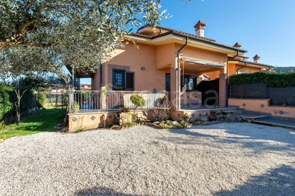 casa indipendente in vendita a Nerola