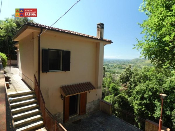 casa indipendente in vendita a Nerola