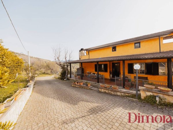 casa indipendente in vendita a Nerola