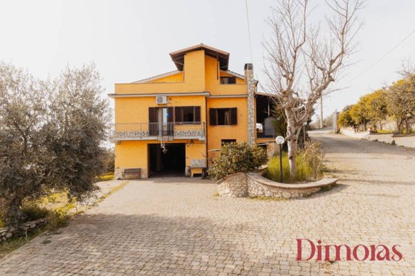 casa indipendente in vendita a Nerola in zona Acquaviva