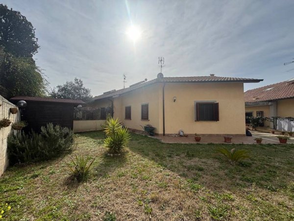 casa indipendente in vendita a Nerola