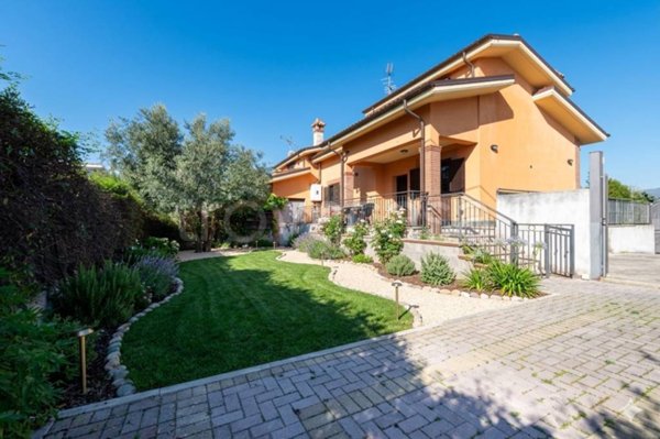 casa indipendente in vendita a Nerola