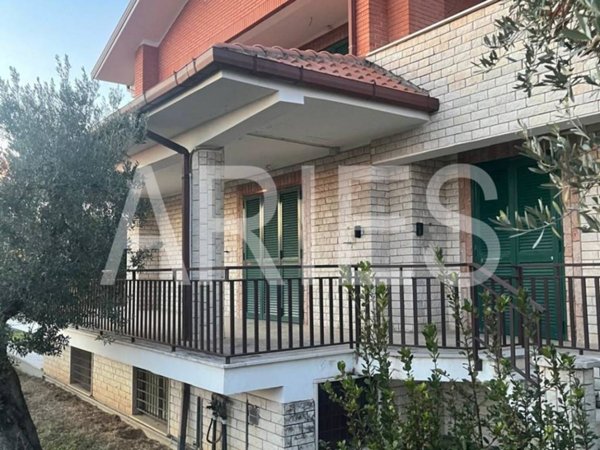 casa indipendente in vendita a Nerola in zona Acquaviva