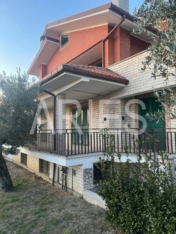 casa indipendente in vendita a Nerola in zona Acquaviva