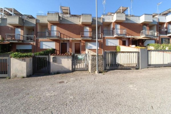 casa indipendente in vendita a Nerola in zona Acquaviva