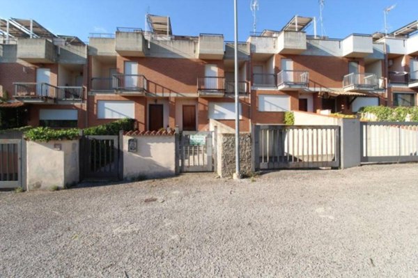casa indipendente in vendita a Nerola in zona Acquaviva