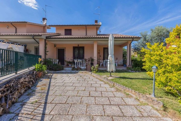 casa indipendente in vendita a Nerola in zona Acquaviva