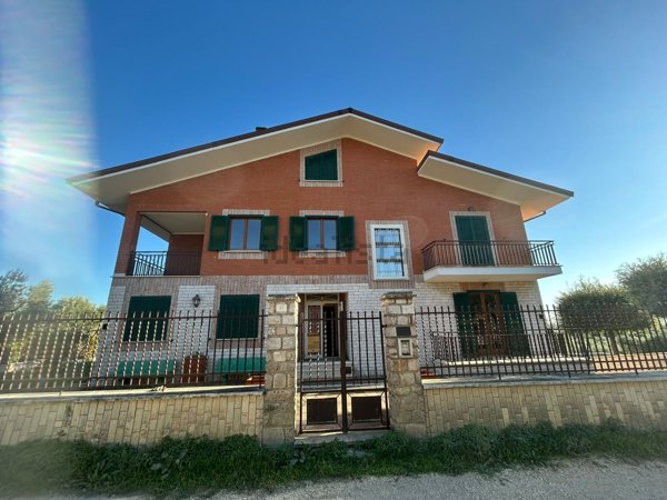 casa indipendente in vendita a Nerola in zona Acquaviva