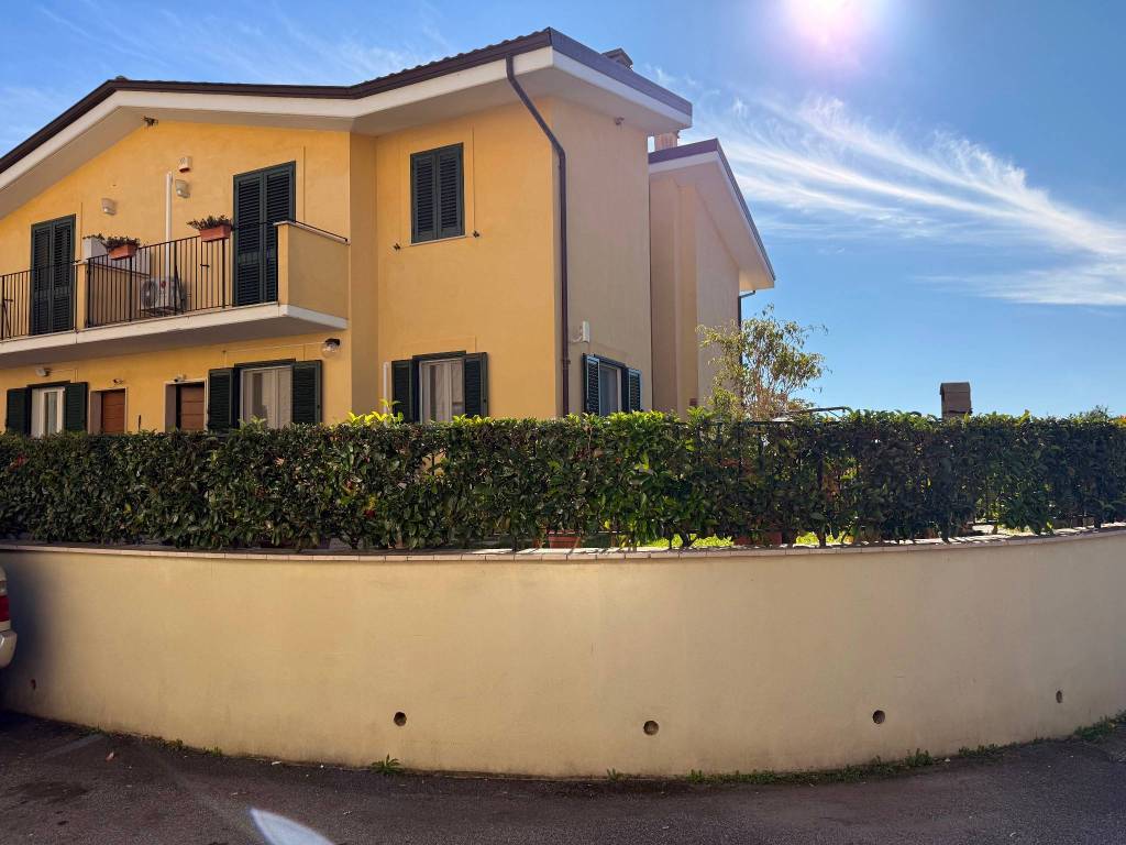 casa indipendente in vendita a Nerola in zona Acquaviva