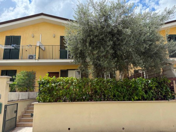 casa indipendente in vendita a Nerola in zona Acquaviva