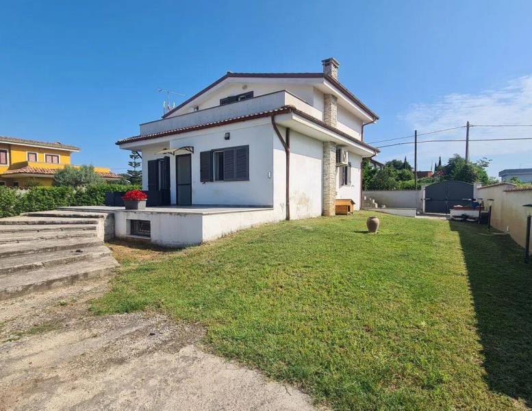 casa indipendente in vendita a Nettuno