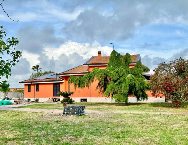 casa indipendente in vendita a Nettuno