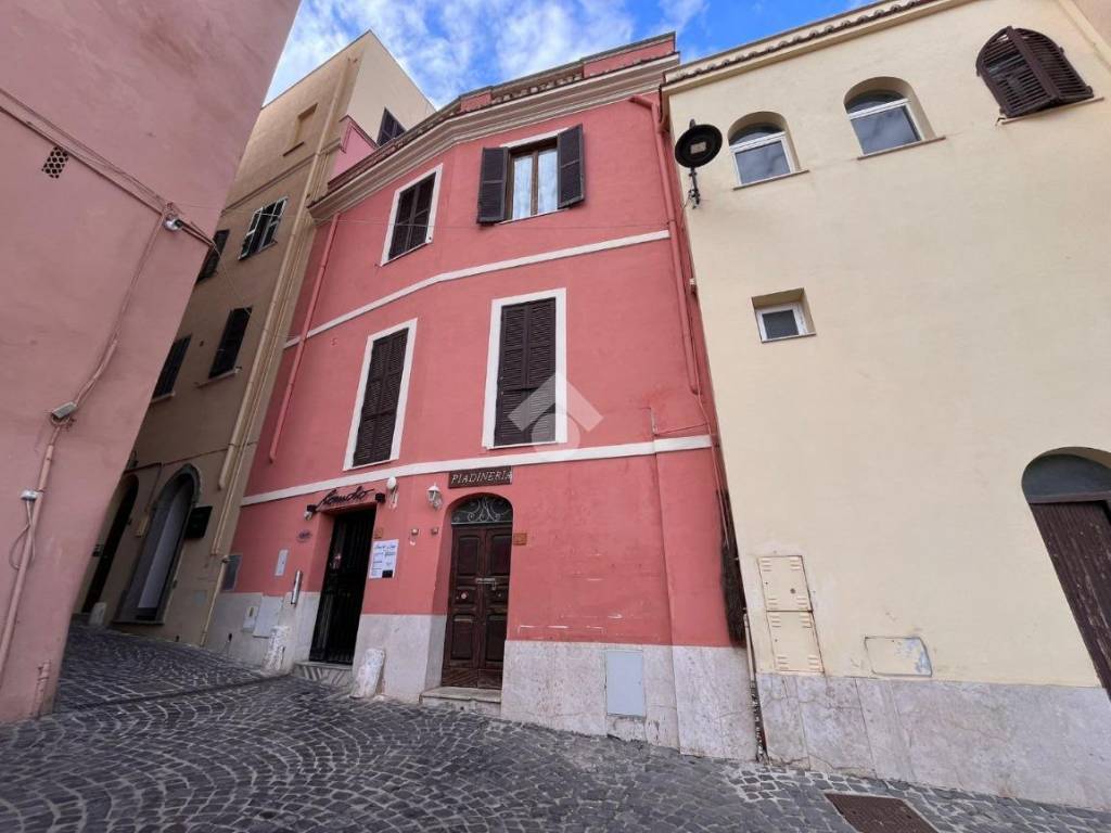 negozio in vendita a Nettuno