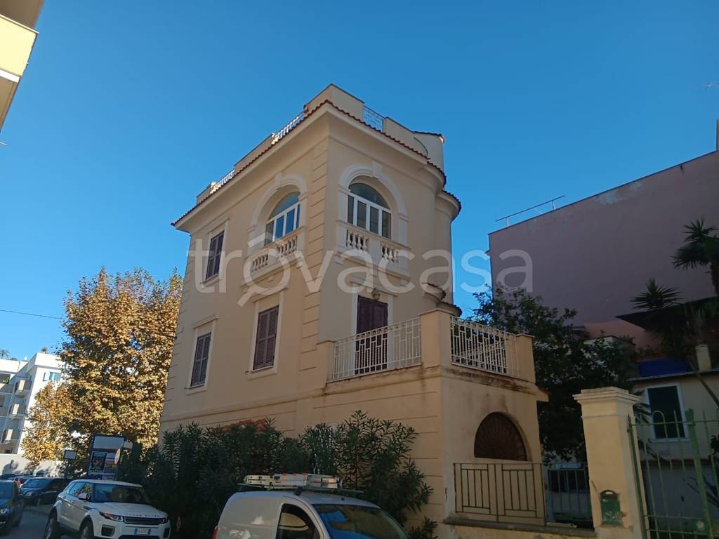 casa indipendente in vendita a Nettuno