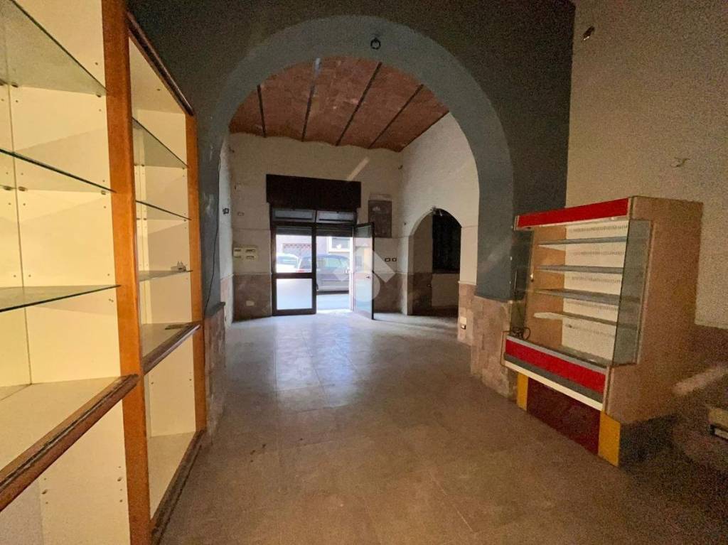negozio in vendita a Nettuno